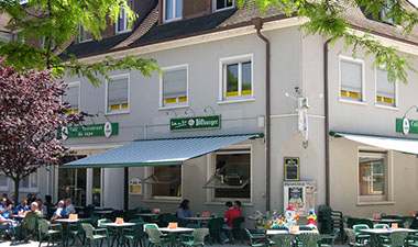 Kirchplatz mit ehemaligen Cafe Philipp